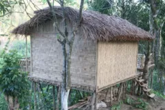 বাঁশ ও ছনের তৈরি পাট হাউস