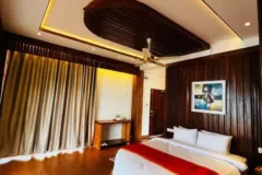 কাঠের সাজসজ্জার ডিলাক্স রুম